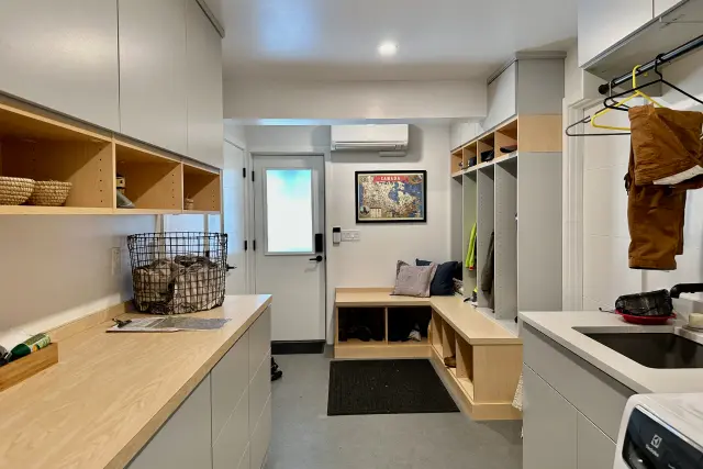 Custom laundry room and mudroom by PNW Closets